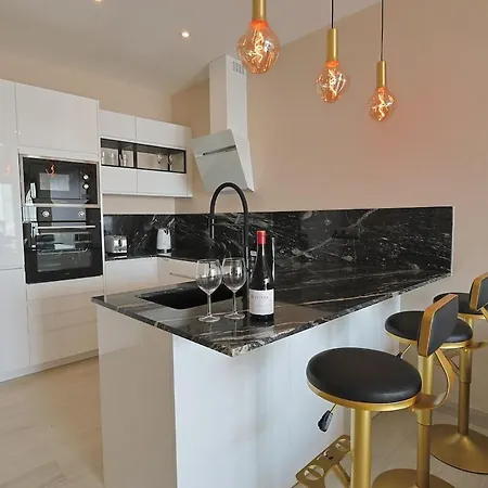 Apartment Beachfront With Terrace And Pool Malaga