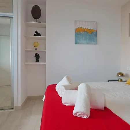 Apartment Beachfront With Terrace And Pool