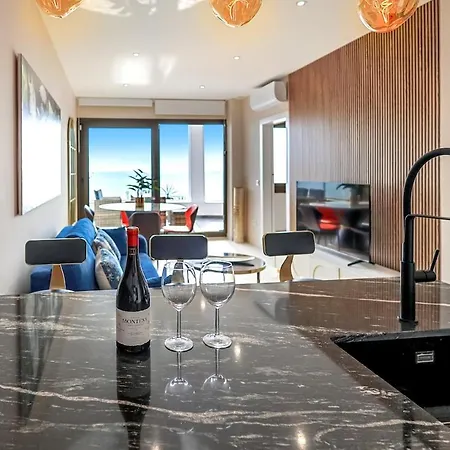 Beachfront With Terrace And Pool Apartment *