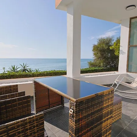Beachfront With Terrace And Pool * Μάλαγα
